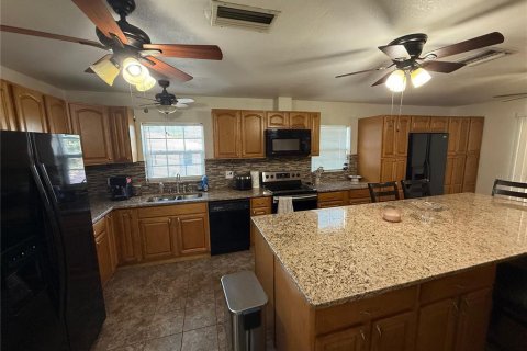 House in Spring Hill, Florida 5 bedrooms, 163.69 sq.m. № 2135393 - photo 7