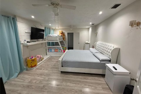House in Spring Hill, Florida 5 bedrooms, 163.69 sq.m. № 2135393 - photo 8