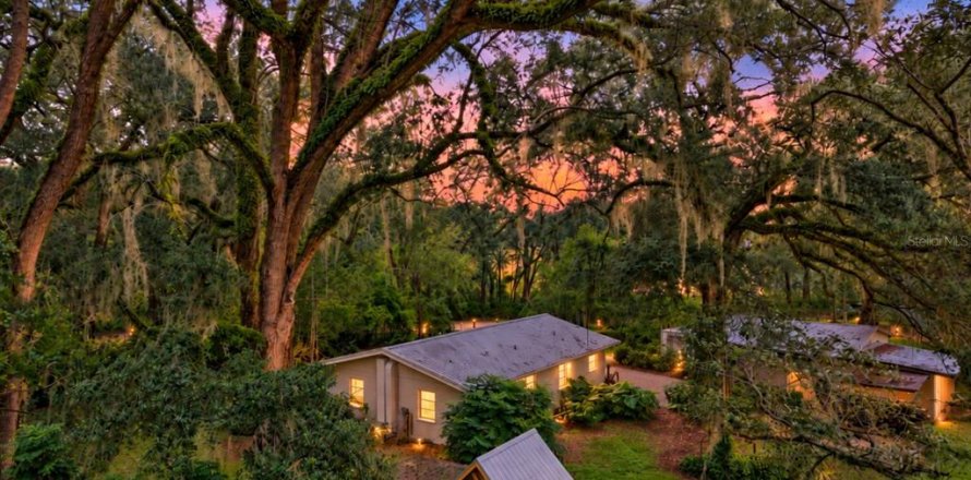 House in Alachua, Florida 2 bedrooms, 114.46 sq.m. № 2394109