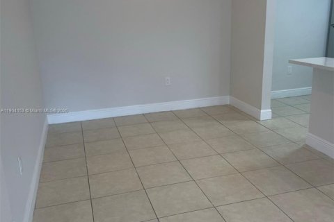 Appartement à louer à Doral, Floride: 1 chambre, 75.25 m2 № 1963543 - photo 4