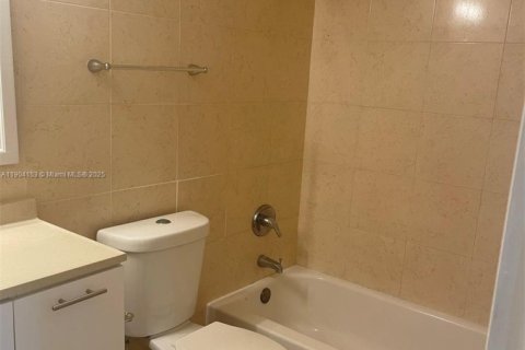 Appartement à louer à Doral, Floride: 1 chambre, 75.25 m2 № 1963543 - photo 7