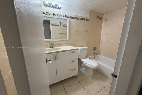 Apartment in Doral, Florida 1 bedroom, 75.25 sq.m. № 1963543 - photo 14