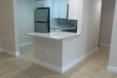 Appartement à louer à Doral, Floride: 1 chambre, 75.25 m2 № 1963543 - photo 3