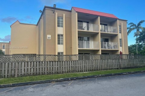 Appartement à louer à Doral, Floride: 1 chambre, 75.25 m2 № 1963543 - photo 1