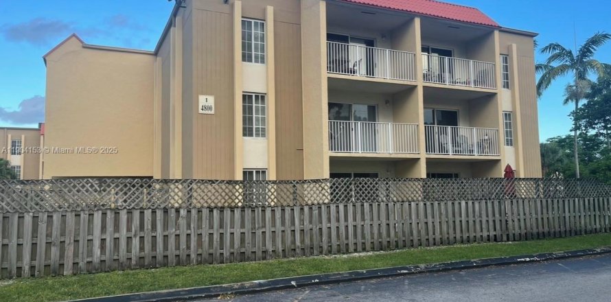 Appartement à Doral, Floride 1 chambre, 75.25 m2 № 1963543