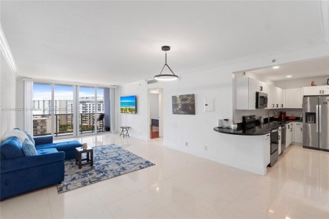 Condo in Miami Beach, Florida, 1 bedroom  № 1936220 - photo 9
