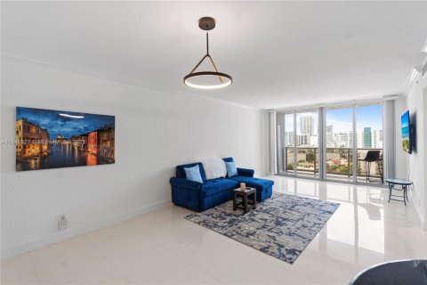 Condo in Miami Beach, Florida, 1 bedroom  № 1936220 - photo 12