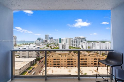 Condo in Miami Beach, Florida, 1 bedroom  № 1936220 - photo 27