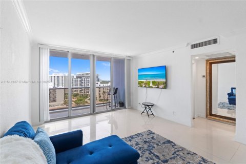 Condo in Miami Beach, Florida, 1 bedroom  № 1936220 - photo 11