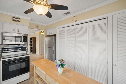 Condo in New Port Richey, Florida, 2 bedrooms № 2110113 - photo 14