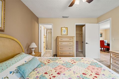 Condo in New Port Richey, Florida, 2 bedrooms № 2110113 - photo 20