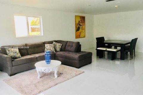 Casa en venta en Palmetto Bay, Florida, 4 dormitorios, 297.01 m2 № 2047421 - foto 3