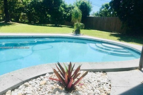 Casa en venta en Palmetto Bay, Florida, 4 dormitorios, 297.01 m2 № 2047421 - foto 2