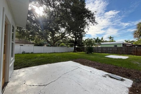 House in Largo, Florida 3 bedrooms, 114.08 sq.m. № 1851098 - photo 29