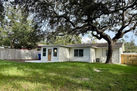 House in Largo, Florida 3 bedrooms, 114.08 sq.m. № 1851098 - photo 28