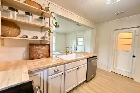 House in Largo, Florida 3 bedrooms, 114.08 sq.m. № 1851098 - photo 9