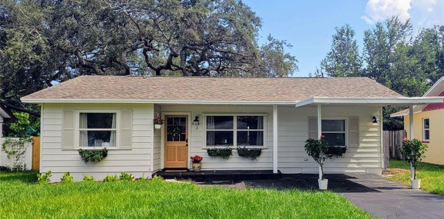 House in Largo, Florida 3 bedrooms, 114.08 sq.m. № 1851098