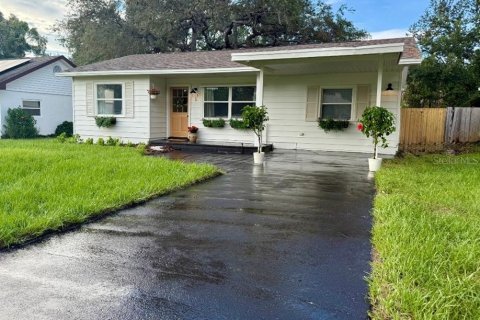 House in Largo, Florida 3 bedrooms, 114.08 sq.m. № 1851098 - photo 2