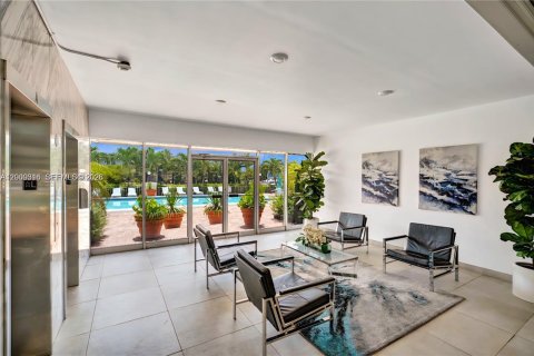 Condo in Hallandale Beach, Florida, 1 bedroom  № 2067336 - photo 2