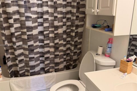 Condo in Hallandale Beach, Florida, 1 bedroom  № 2067336 - photo 15