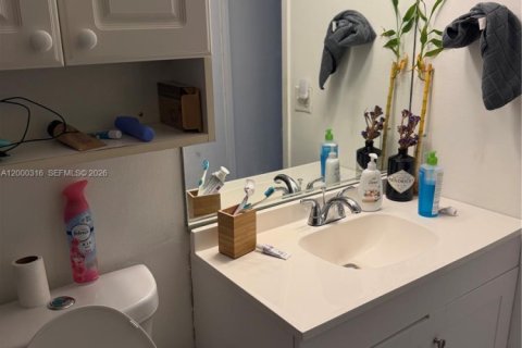 Condo in Hallandale Beach, Florida, 1 bedroom  № 2067336 - photo 14