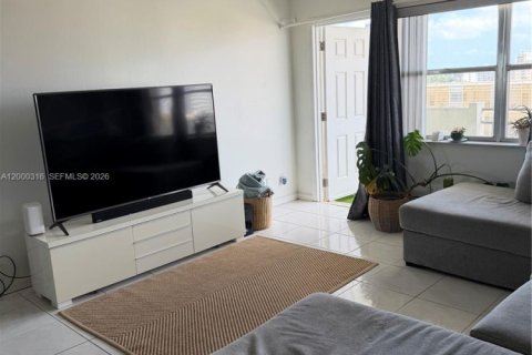 Condo in Hallandale Beach, Florida, 1 bedroom  № 2067336 - photo 8