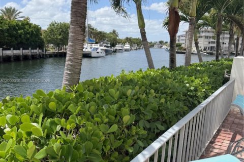 Condo in Hallandale Beach, Florida, 1 bedroom  № 2067336 - photo 5