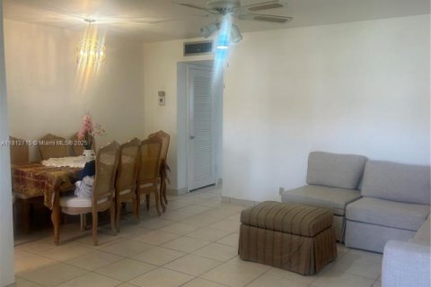 Condo in Hollywood, Florida, 1 bedroom № 1959931 - photo 2