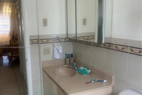 Condo in Hollywood, Florida, 1 bedroom № 1959931 - photo 5