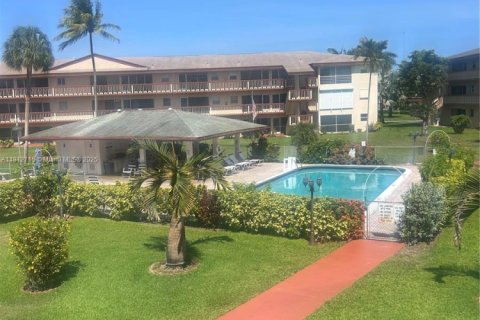 Condo in Hollywood, Florida, 1 bedroom № 1959931 - photo 1