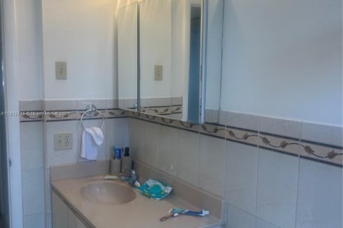 Condo in Hollywood, Florida, 1 bedroom № 1959931 - photo 6