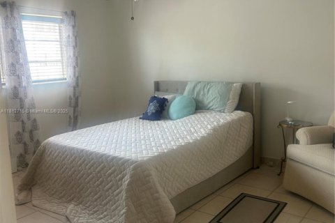 Condo in Hollywood, Florida, 1 bedroom № 1959931 - photo 4