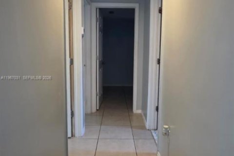 Casa en alquiler en Hollywood, Florida, 3 dormitorios, 112.41 m2 № 2029582 - foto 9