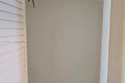 Casa en alquiler en Hollywood, Florida, 3 dormitorios, 112.41 m2 № 2029582 - foto 15