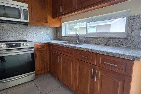 Casa en alquiler en Hollywood, Florida, 3 dormitorios, 112.41 m2 № 2029582 - foto 4