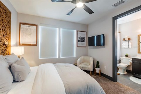 Adosado en alquiler en Saint Petersburg, Florida, 3 dormitorios, 169.92 m2 № 2143006 - foto 25