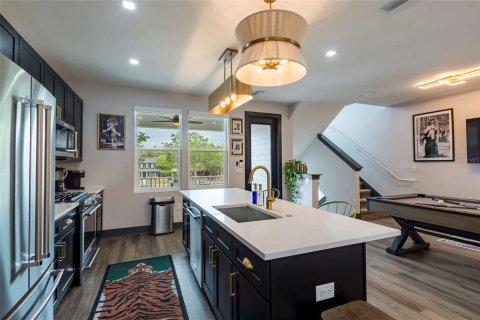 Adosado en alquiler en Saint Petersburg, Florida, 3 dormitorios, 169.92 m2 № 2143006 - foto 3