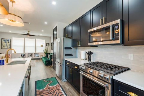 Adosado en alquiler en Saint Petersburg, Florida, 3 dormitorios, 169.92 m2 № 2143006 - foto 4