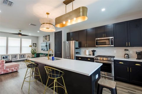 Adosado en alquiler en Saint Petersburg, Florida, 3 dormitorios, 169.92 m2 № 2143006 - foto 5