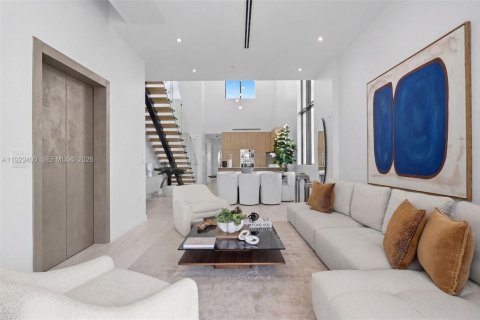 Propiedad comercial en venta en Miami Beach, Florida, 559.27 m2 № 2269848 - foto 9