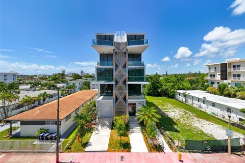 Propiedad comercial en venta en Miami Beach, Florida, 559.27 m2 № 2269848 - foto 3