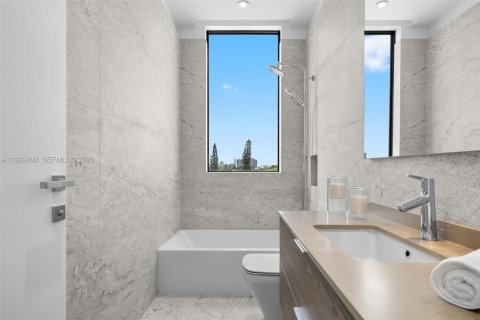 Propiedad comercial en venta en Miami Beach, Florida, 559.27 m2 № 2269848 - foto 25