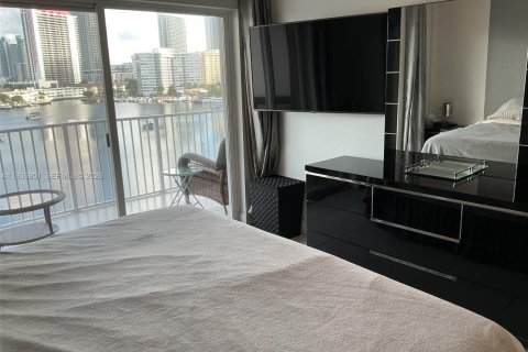 Condominio en alquiler en Hallandale Beach, Florida, 2 dormitorios, 95.69 m2 № 2059806 - foto 22