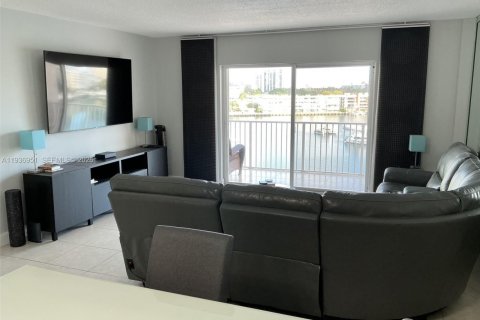 Condominio en alquiler en Hallandale Beach, Florida, 2 dormitorios, 95.69 m2 № 2059806 - foto 14