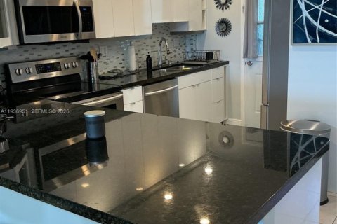 Condominio en alquiler en Hallandale Beach, Florida, 2 dormitorios, 95.69 m2 № 2059806 - foto 9