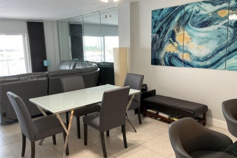 Condominio en alquiler en Hallandale Beach, Florida, 2 dormitorios, 95.69 m2 № 2059806 - foto 11
