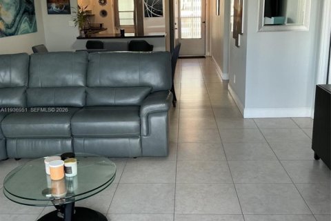 Condominio en alquiler en Hallandale Beach, Florida, 2 dormitorios, 95.69 m2 № 2059806 - foto 17