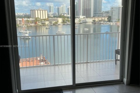 Condominio en alquiler en Hallandale Beach, Florida, 2 dormitorios, 95.69 m2 № 2059806 - foto 15