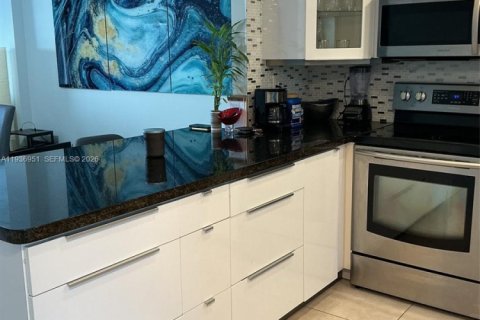 Condominio en alquiler en Hallandale Beach, Florida, 2 dormitorios, 95.69 m2 № 2059806 - foto 8