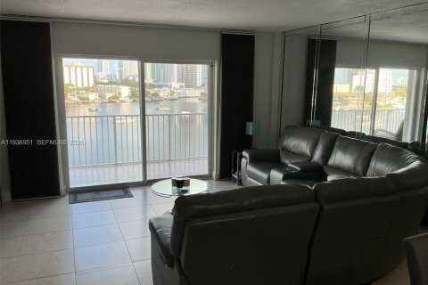 Condominio en alquiler en Hallandale Beach, Florida, 2 dormitorios, 95.69 m2 № 2059806 - foto 13